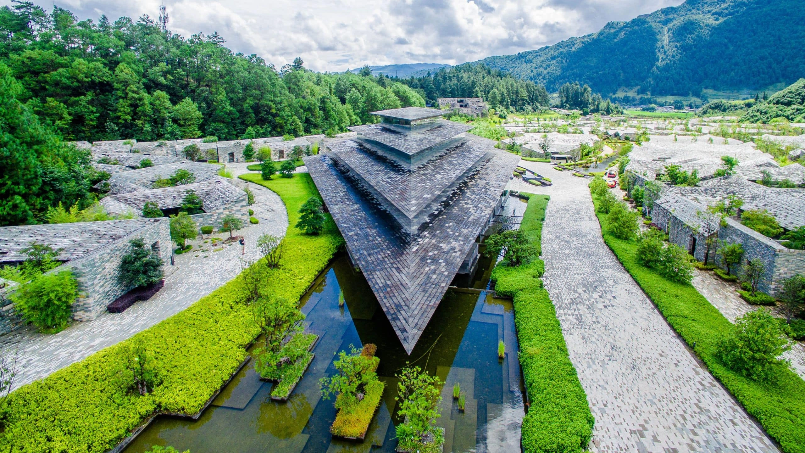 国产温泉度假酒店全景鸟瞰图